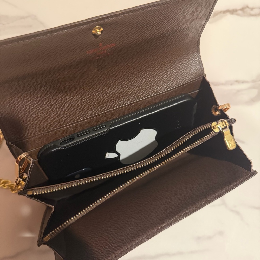 Excellent Louis Vuitton Damier Ebene Sarah wallet with strap - Picture 13 of 15